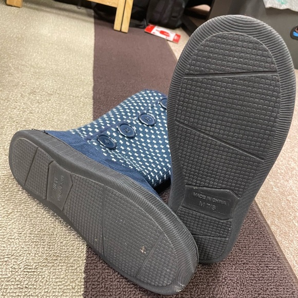 Gently used Penn State sweater winter boots - Picture 2 of 3